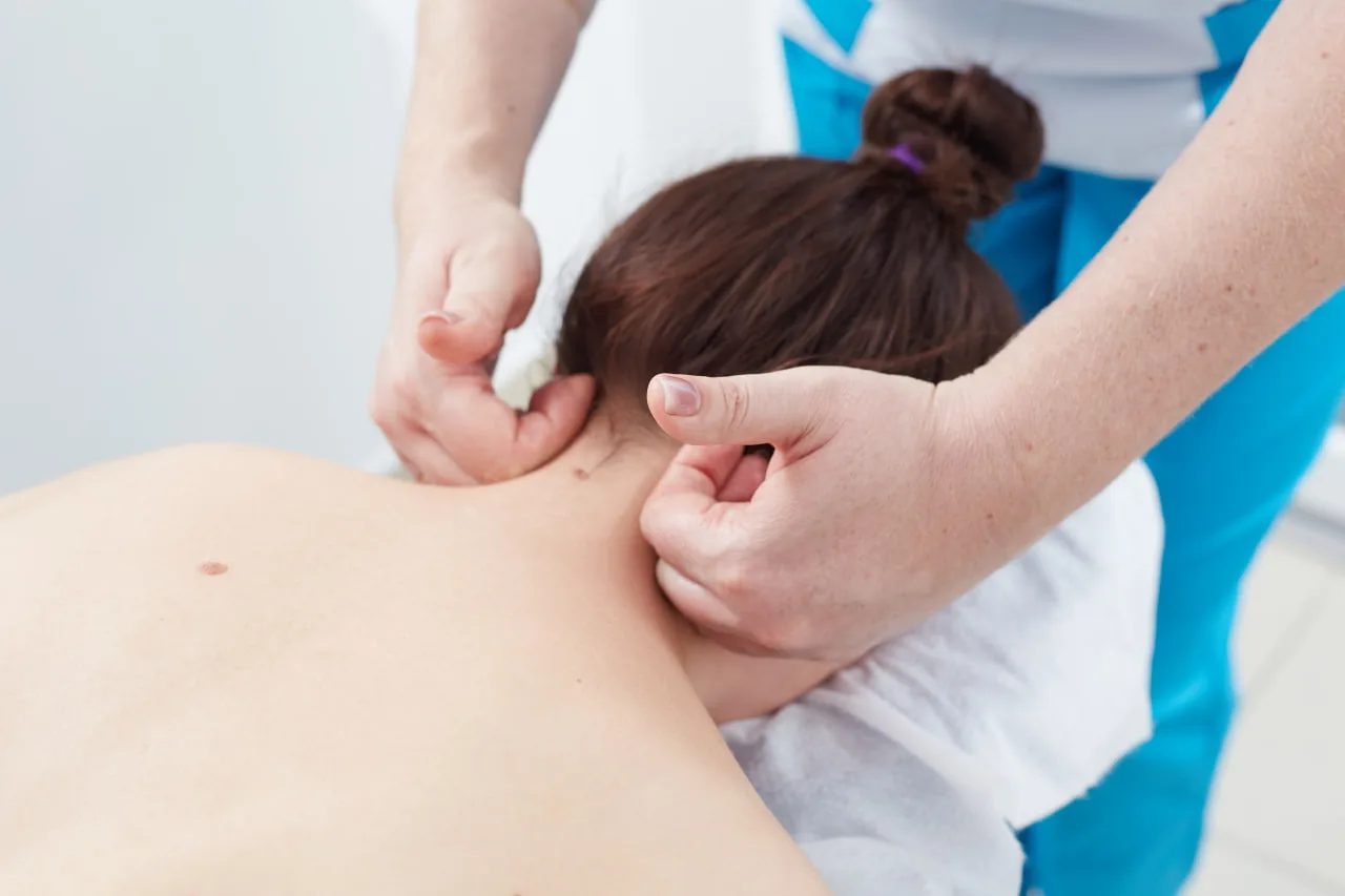 Поможет ли массаж при болях в шее?